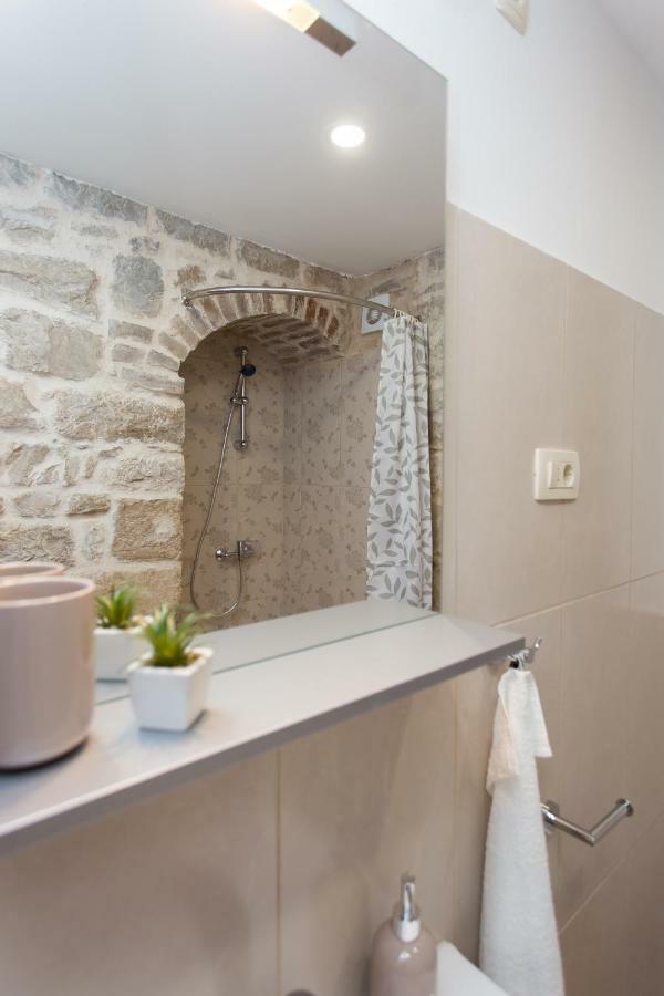 Studio Apartman "Brce" Kastela Exterior photo