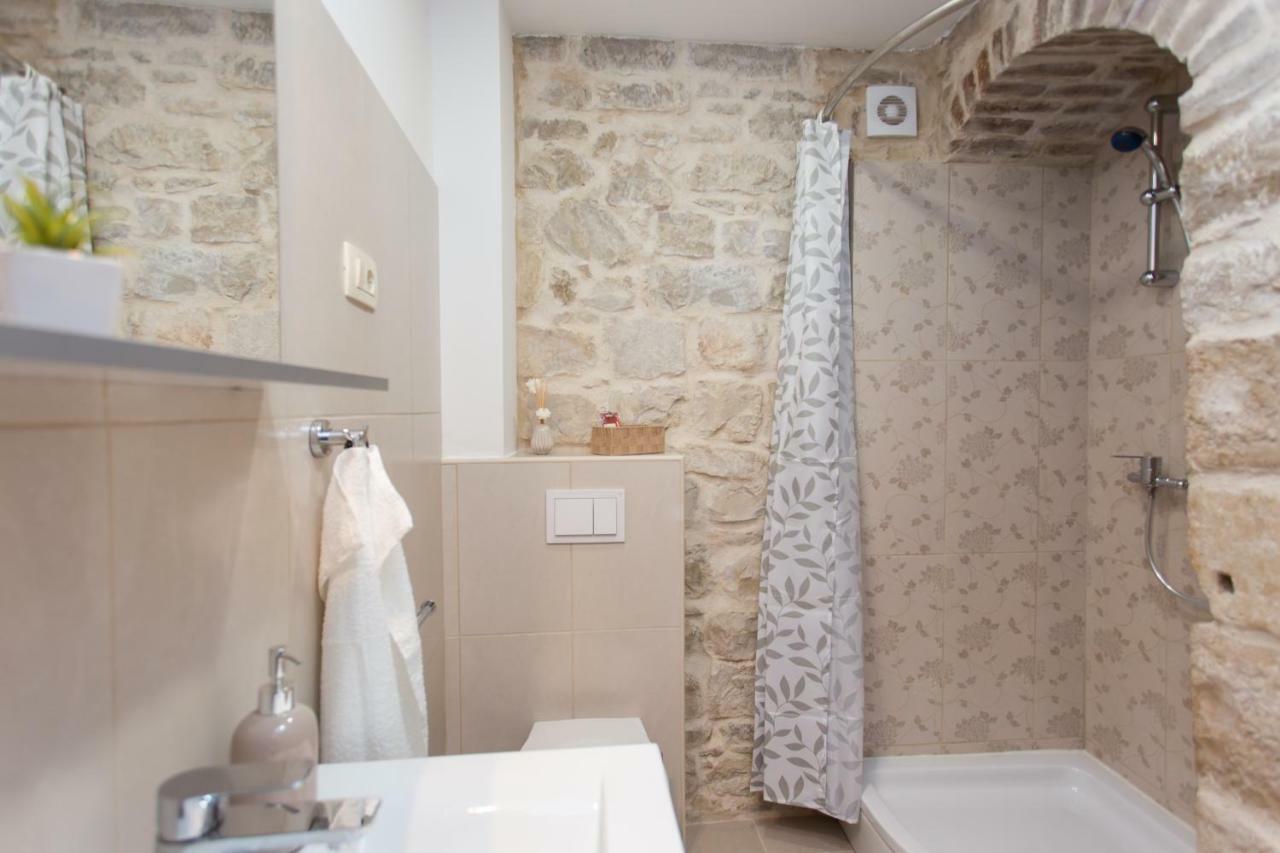 Studio Apartman "Brce" Kastela Exterior photo